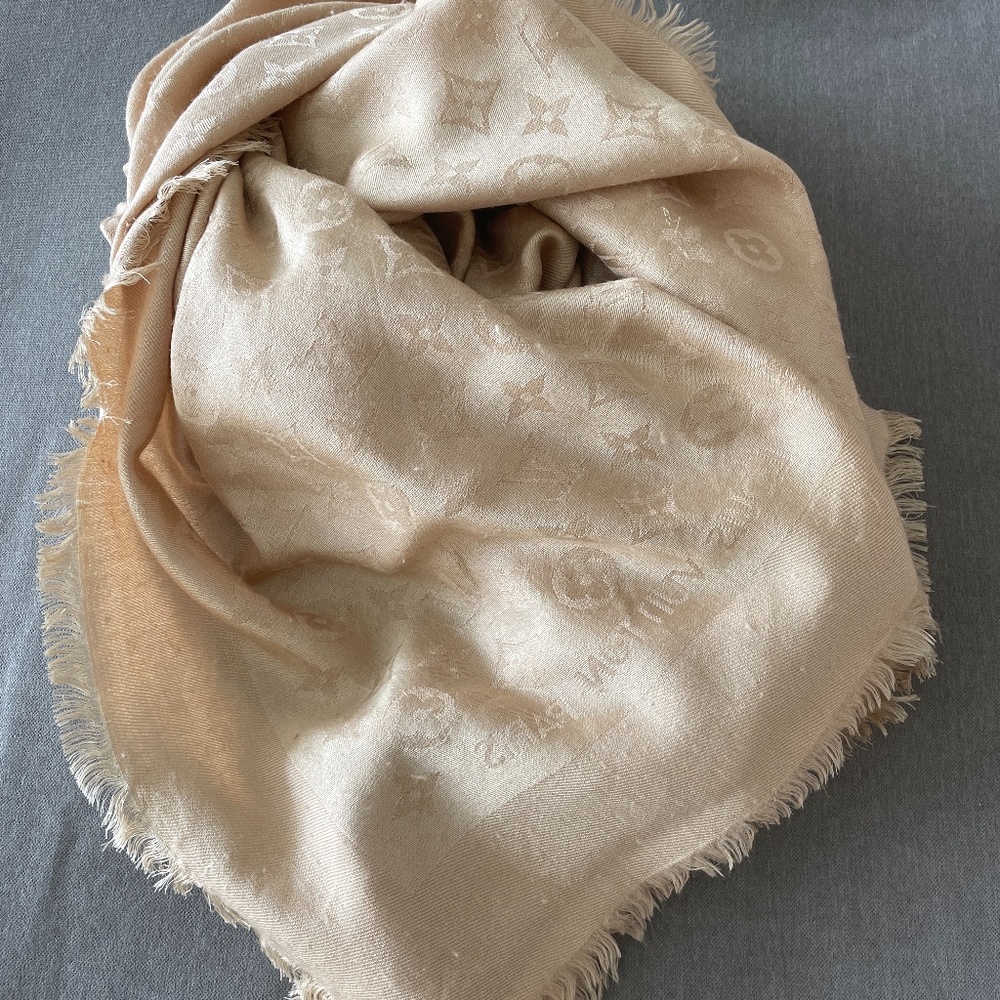 Luis Vuitton shawl